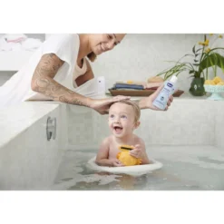 Chicco Natural Sensation - Set per l'igiene del bebè con detergente e crema corpo, 200 ml e 150 ml