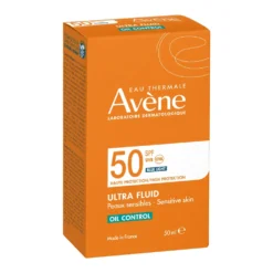 Eau Thermale Avène Ultra Fluid Oil Control Alta Protezione SPF50 Solare per Pelle Sensibile, 50ml