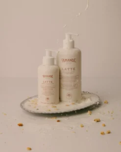 L'Amande Latte e Nocciola Latte Corpo idratante ed emolliente per la pelle secca, 250 ml