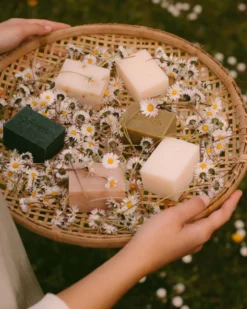 L'Amande Sapone Naturale Artigianale Lavanda detergente per viso e il corpo, 150 g