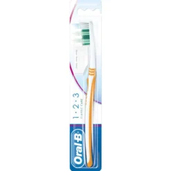Oral-B 1.2.3 Classic Care Spazzolino Manuale Adulti Setole Medie, 1 Pezzo