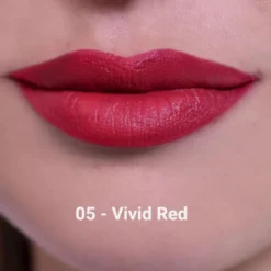 Rougj Rossetto Cremoso Colore Pieno 05 Rosso Vivo - Rossetto emolliente e illuminante, 1 stick