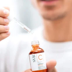SVR Ampoule C - Siero viso antiossidante e illuminante per il colorito spento, 30 ml