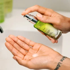 SVR Sebiaclear - Sérum Fluido Correttore Globale Anti-Imperfezioni e Rughe, 30ml